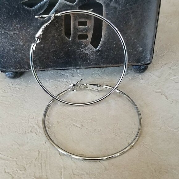 Minimalist Classic Sleek Silver Large Hoop Earrings 50mm 2" Leverback - Picture 6 of 6